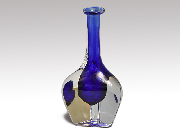 岩田久利作　清流　ガラス工芸 岩田久利(作) 銘「映」 1982年作 共箱 | 古美術ささき