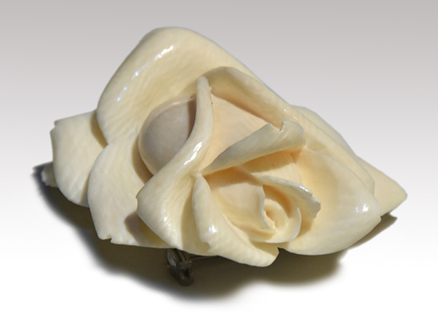 ★ヴィンテージ 象牙調 アイボリー 大薔薇ブローチ  彫刻工芸品★美品 象牙調 アイボリー 薔薇ブローチ 帯留め フラワー ローズ 細工彫