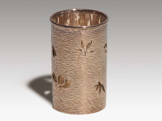 金谷五郎三郎 南鐐純銀 壷ツボ透し蓋置 表千家 而妙斎書付共箱 重さ193g