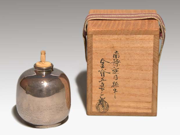 南鐐(純銀)鎚目振出 金谷五郎三郎(作) 共箱 | 古美術ささき