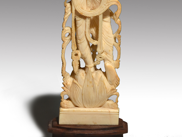 インド　象牙細密彫刻　女神像　全高26cm
