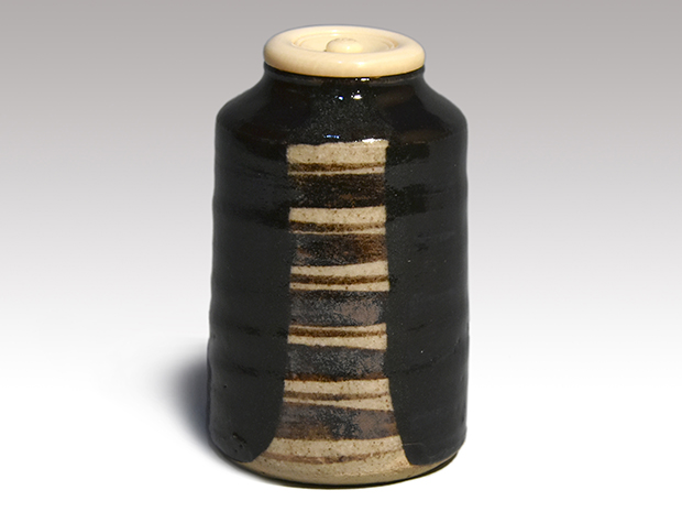 織部焼 郷之窯 【水野健二】作 織部 花入れ 共箱 茶道具 茶器 黒