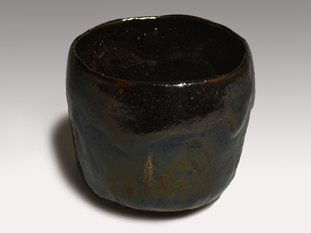 美しい古美術の陶器◼️蔵から美しい黒ぐろした黒楽の筒茶碗が出て来