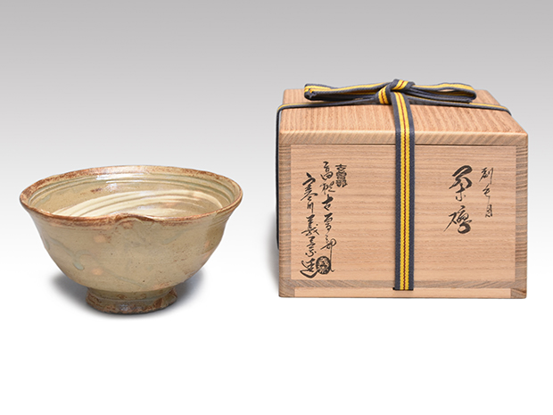 寒川義崇 刷毛目 茶碗 古曽部 高槻古曽部 茶道具 抹茶碗 美品 です。 刷毛目茶碗 古曽部 寒川義崇(作) 共箱 やました販売品 | 古美術