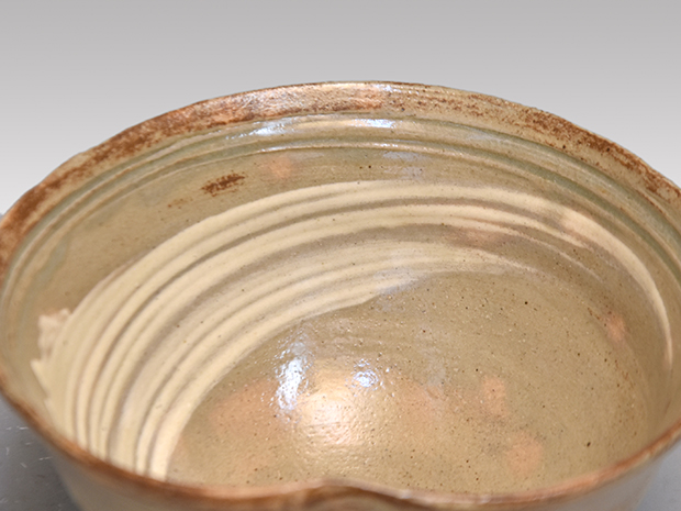 寒川義崇 刷毛目 茶碗 古曽部 高槻古曽部 茶道具 抹茶碗 美品 です。 刷毛目茶碗 古曽部 寒川義崇(作) 共箱 やました販売品 | 古美術