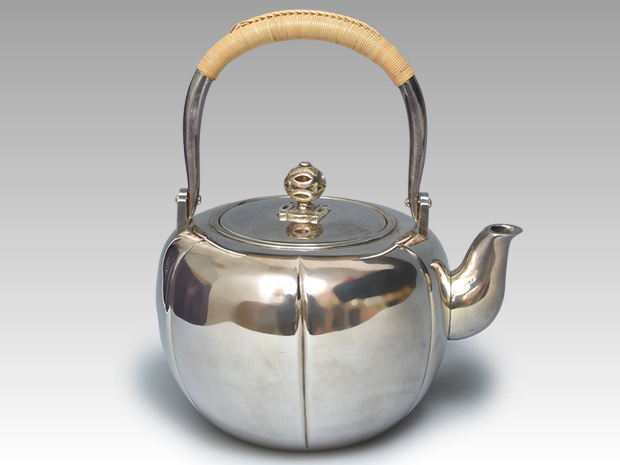 三世　秦蔵六　蔵六　純銀七壽酒注　一双　純銀　急須　水注　共箱付き　本物保証 三世秦蔵六蔵六純銀七壽酒注一双純銀急須水注共箱付き本物保証