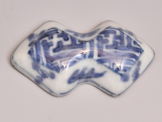 形物香合 染附 角繋 明時代末 形物香合 染附 角繋 明時代末
