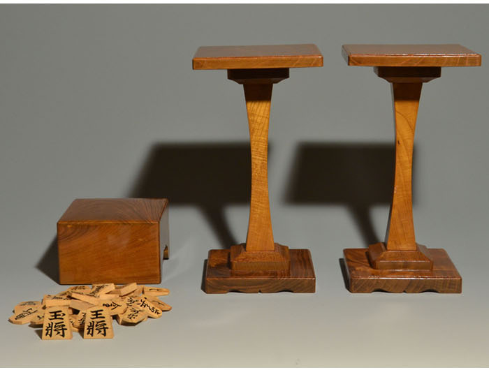 △松岳作錦旗島黄楊孔雀杢盛上将棋駒△桐製平箱付骨董品希少品