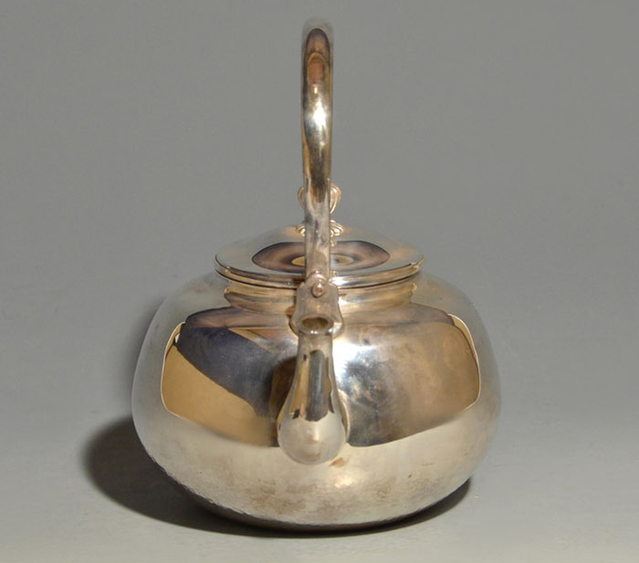 純銀製 宝珠形湯瓶 大阪 尚美堂製 共箱 銀瓶 | 古美術ささき